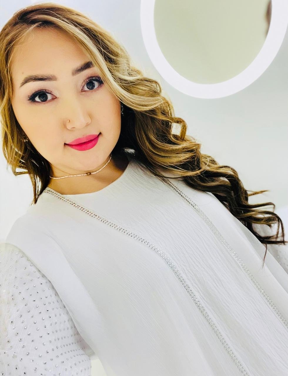 Close-up of dramatic and fluffy volume eyelash extensions.